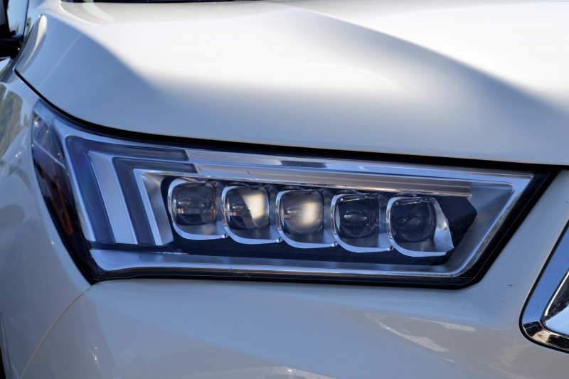 moto-POURCIEUX-min_acura-headlamp-2834131